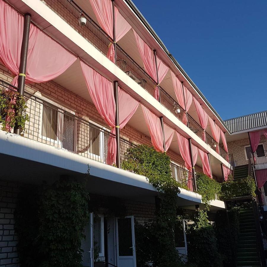 Hotel Flamingo Zaliznij Port Kültér fotó