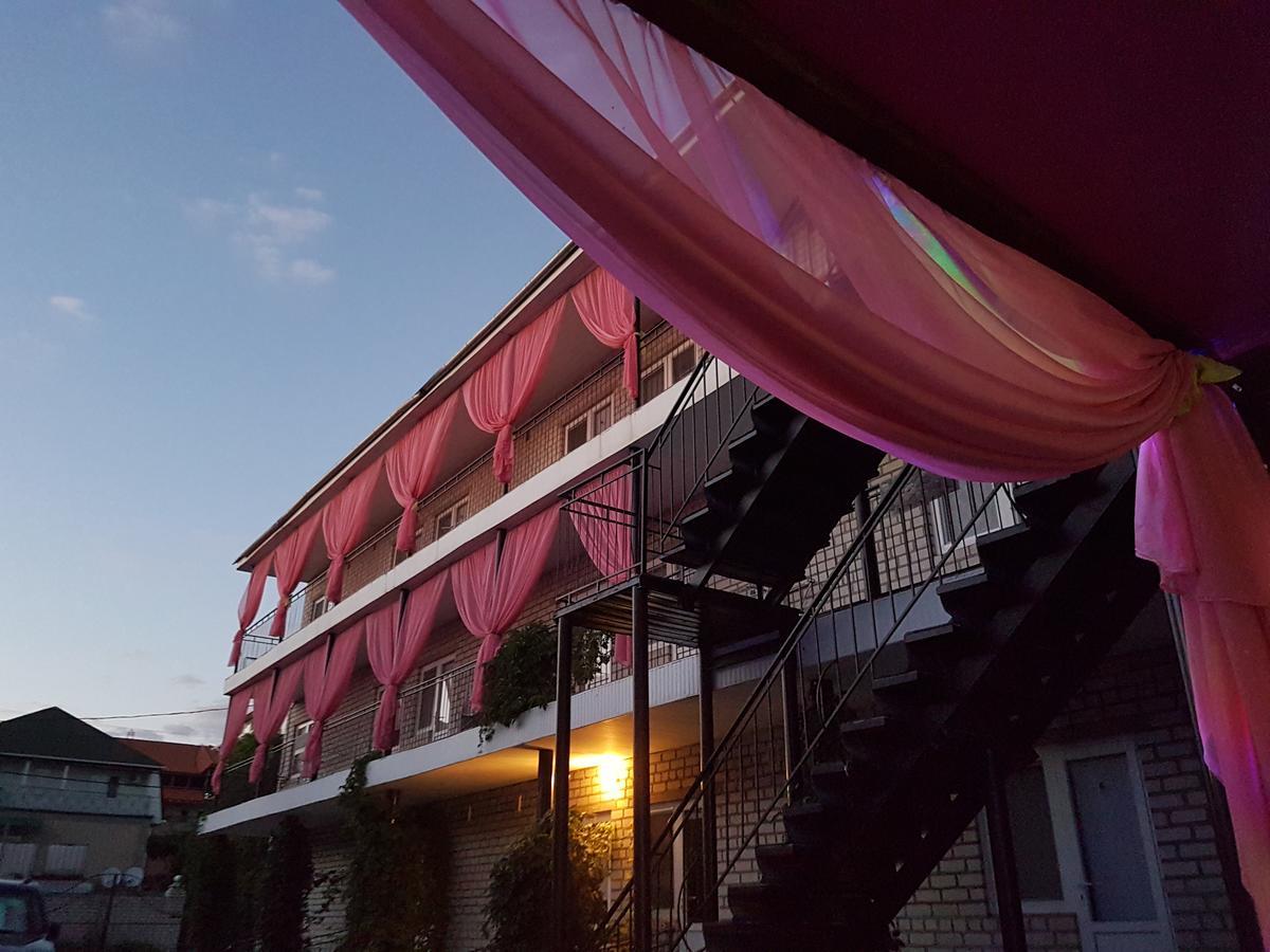 Hotel Flamingo Zaliznij Port Kültér fotó