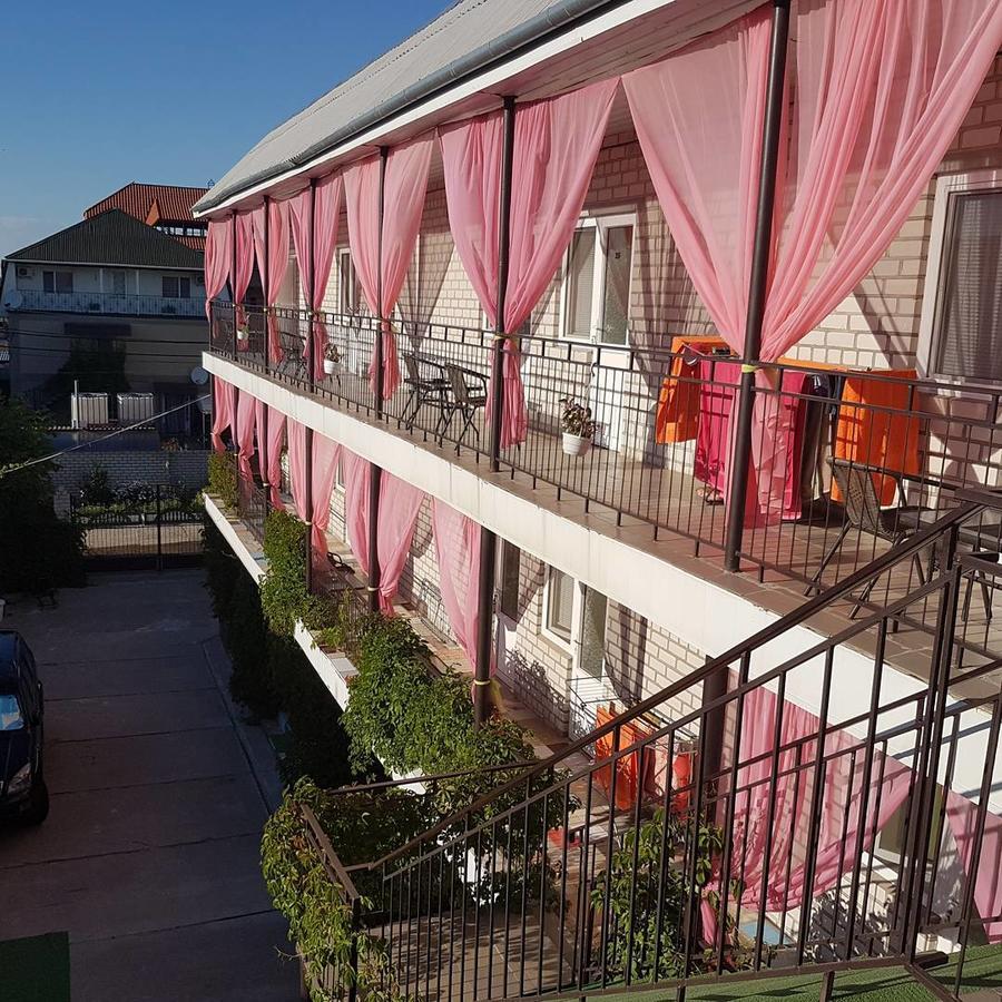 Hotel Flamingo Zaliznij Port Kültér fotó