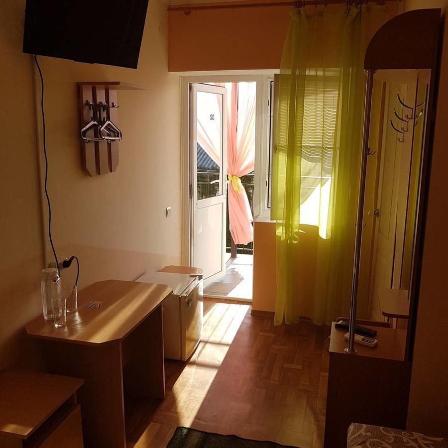 Hotel Flamingo Zaliznij Port Kültér fotó