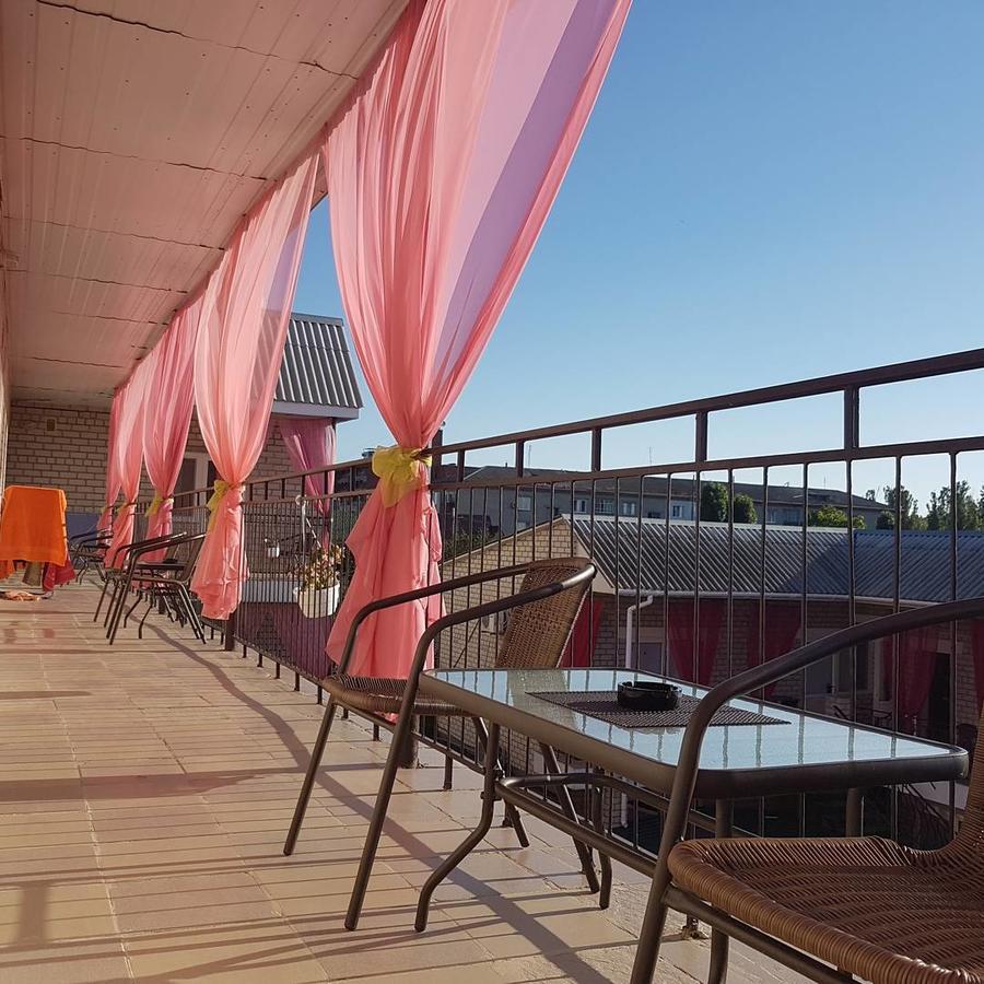 Hotel Flamingo Zaliznij Port Kültér fotó
