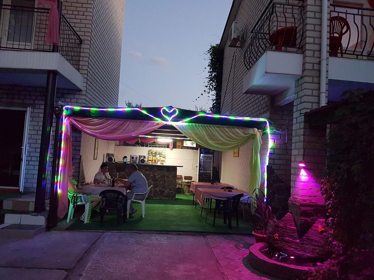 Hotel Flamingo Zaliznij Port Kültér fotó